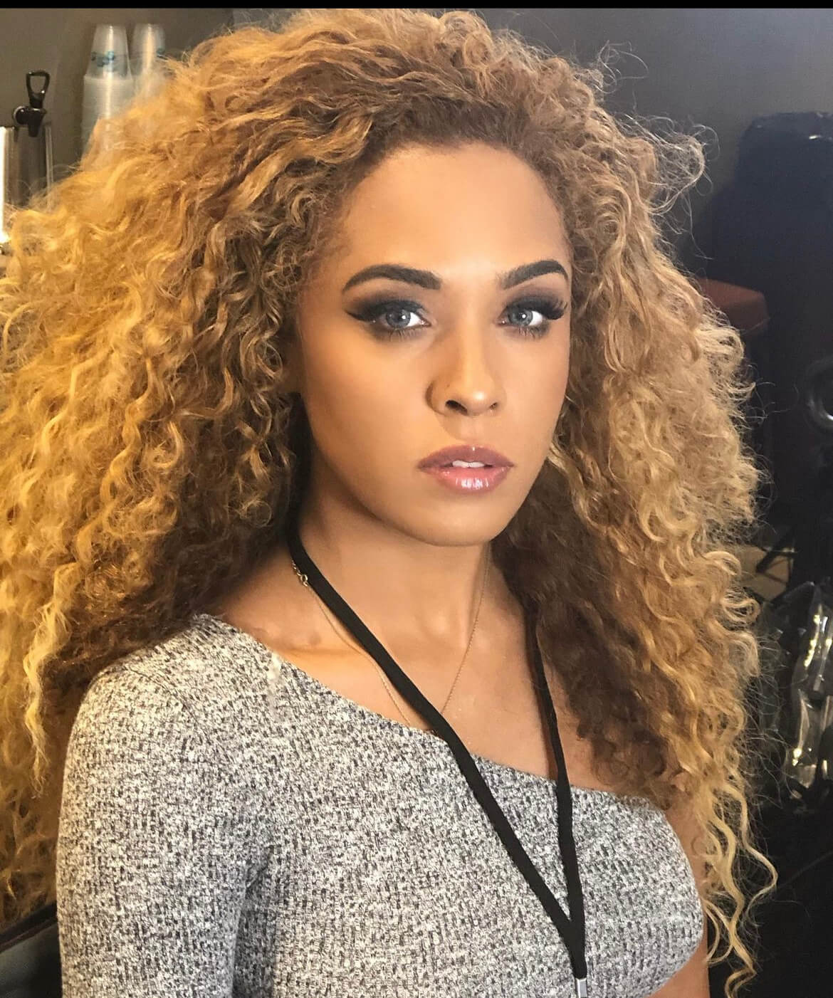 zhavea ceo/ owner of zhavea collection organic hair growth products